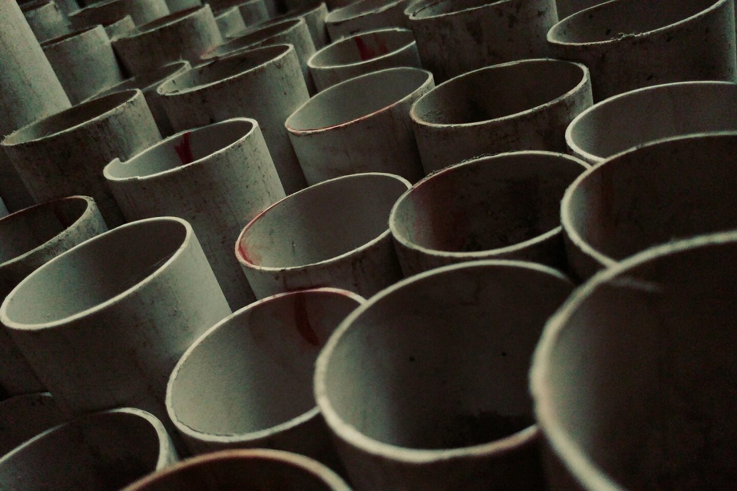 PVC jako wszechstronny materiał w budownictwie, przemyśle i codziennym użytkowaniu