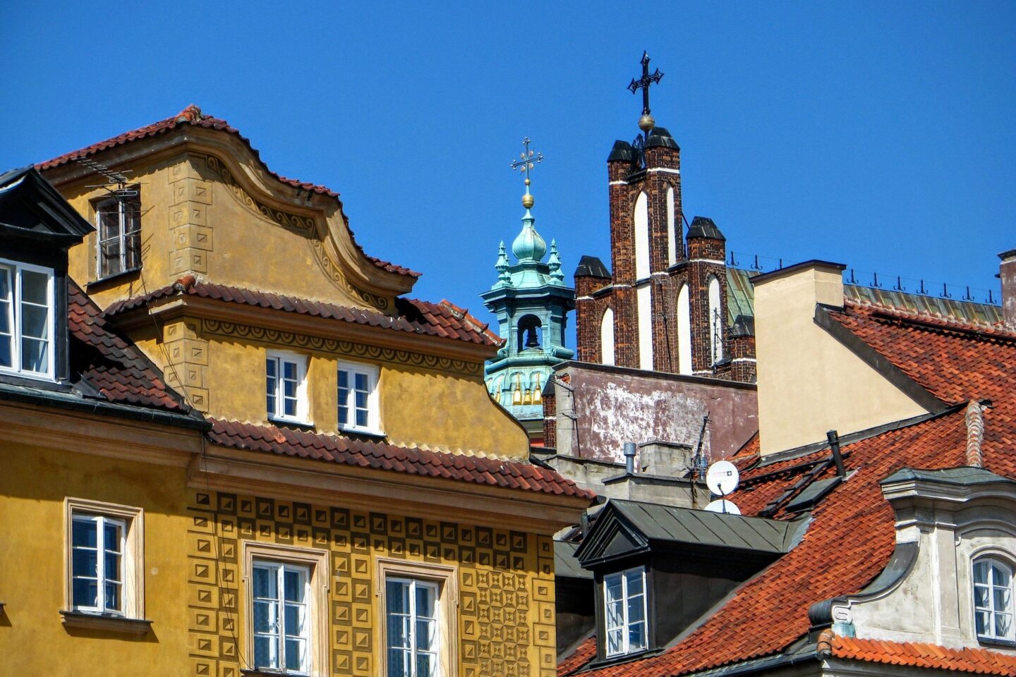 Suterena w domu i kamienicy – praktyczny przewodnik po funkcji, adaptacji, przepisach i aranżacji