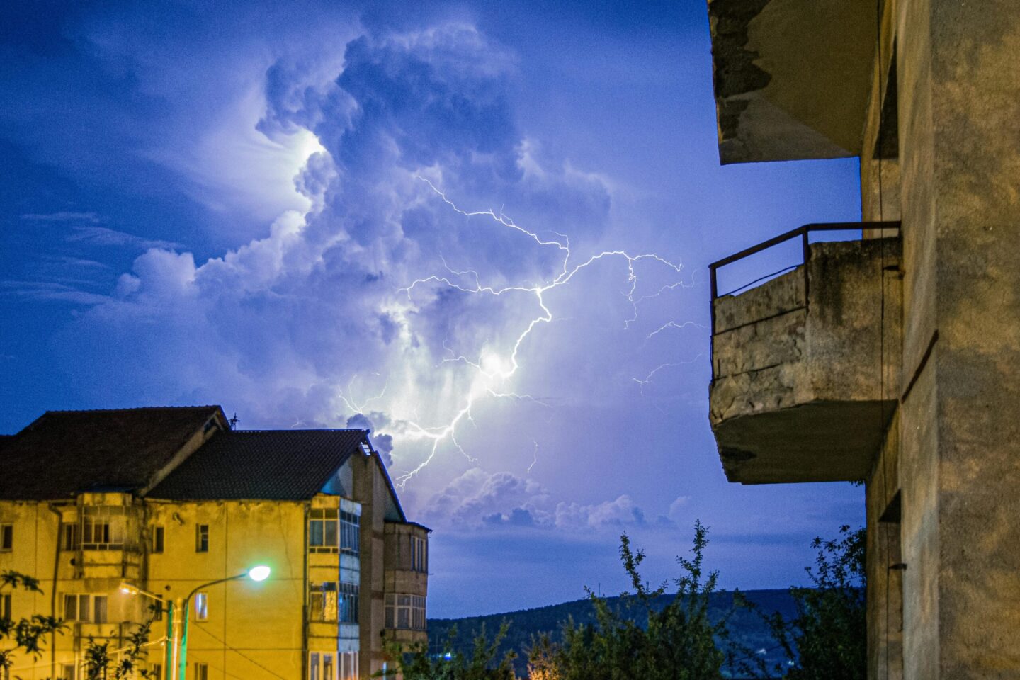 Instalacja odgromowa jako skuteczna ochrona budynku przed wyładowaniami atmosferycznymi