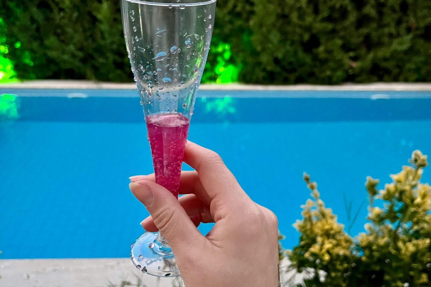 Basen kanadyjski jako trwałe i estetyczne rozwiązanie do ogrodu